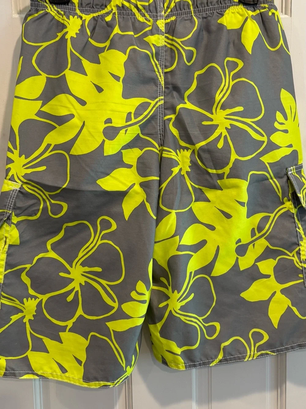 Boys Gray & Neon Yellow Floral Cargo Swim Trunks. Size XL (14-16)